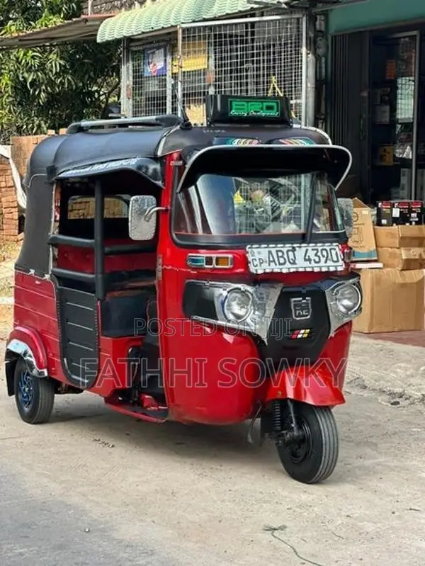 Bajaj RE 2018