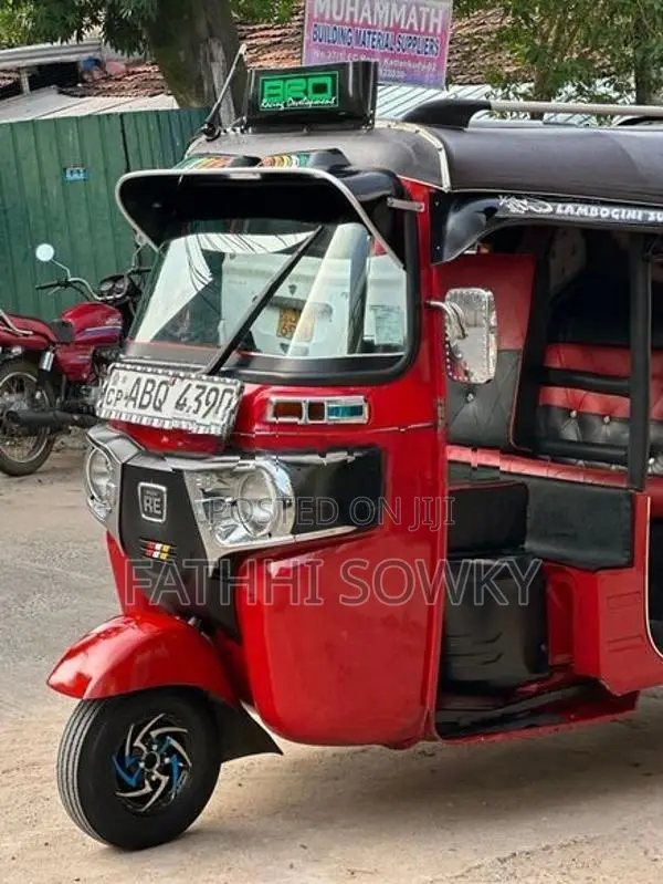 Bajaj RE 2018