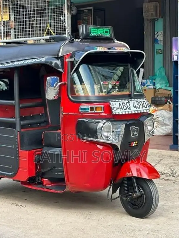 Bajaj RE 2018