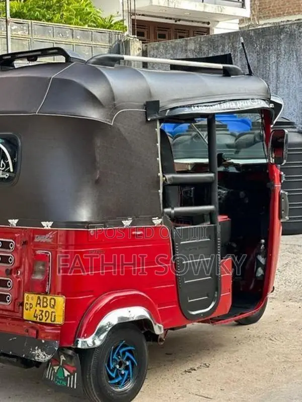 Bajaj RE 2018