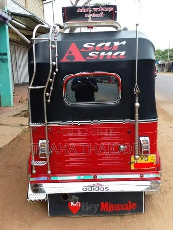 Bajaj RE 2011