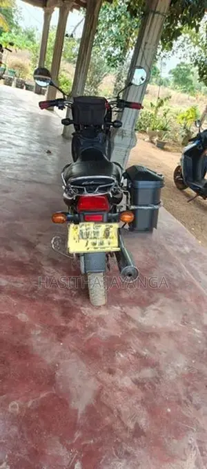 Bajaj CT100 2016