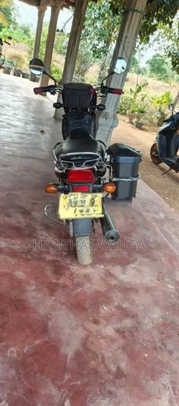 Bajaj CT100 2016