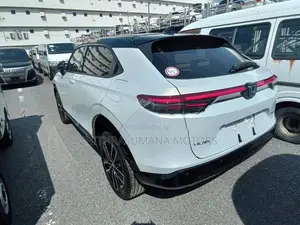 Honda Vezel Z Play with MoonRoof 2025