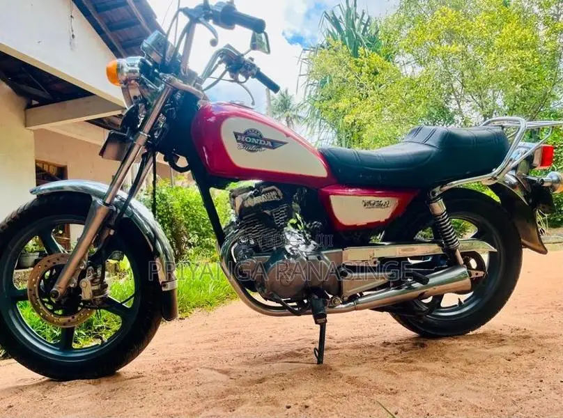 Honda CM Custom 2000