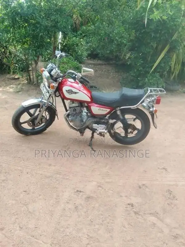 Honda CM Custom 2000