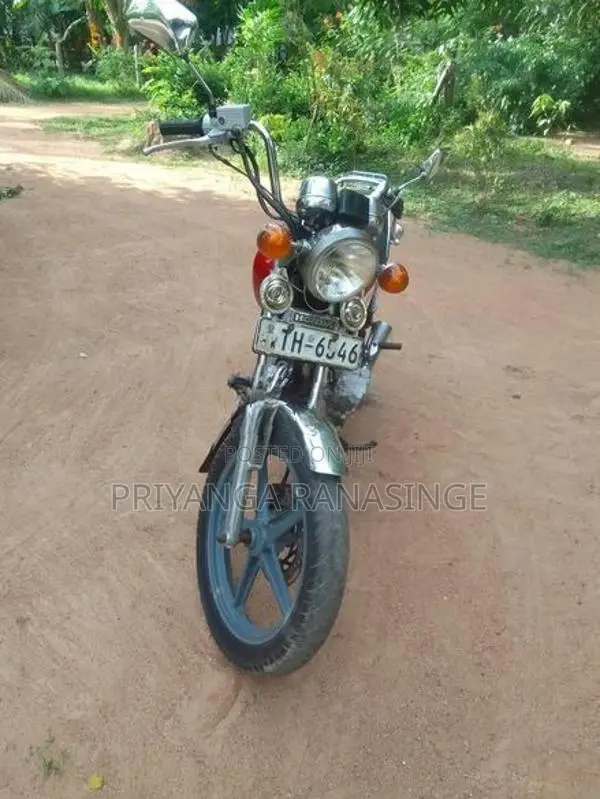 Honda CM Custom 2000