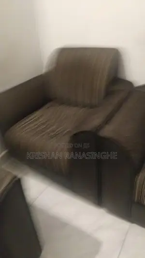 පාවිච්චි කරන ලද sofa set එකක් විකිණීමට ඇත