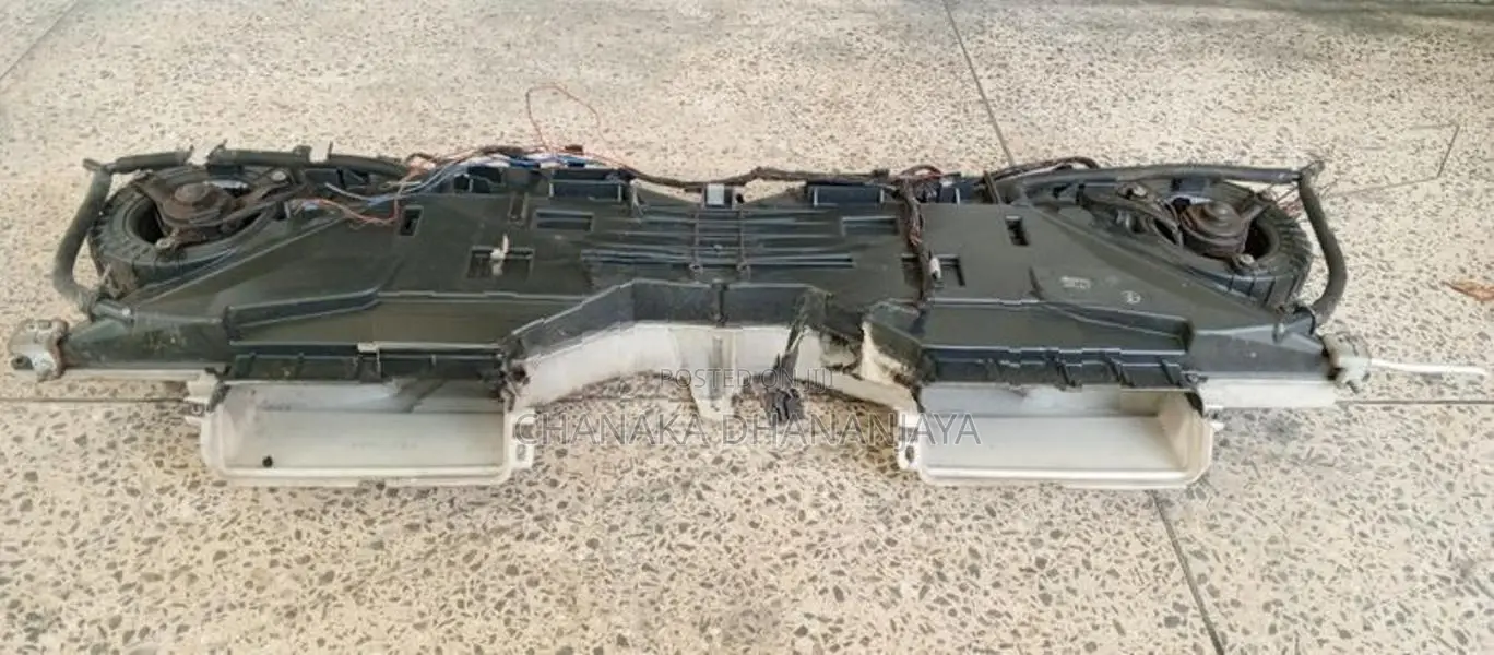 Toyota Dolphin Rear AC Plant with Cover