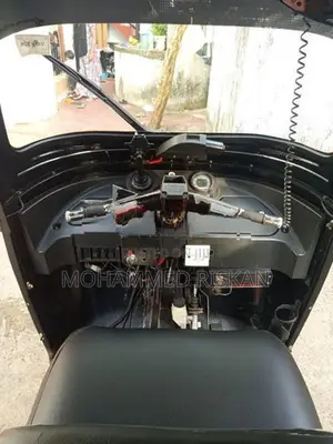 Bajaj RE 2011