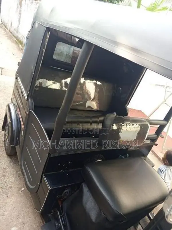Bajaj RE 2011