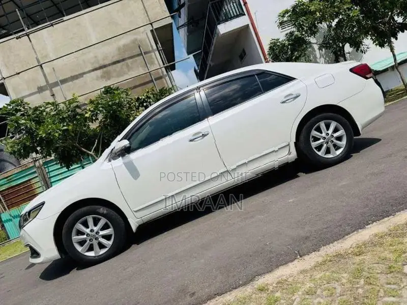 Toyota Premio G Superior 2018