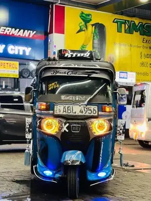 Bajaj RE 2018