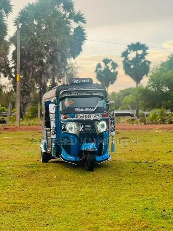 Bajaj RE 2018