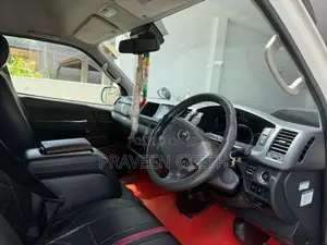Toyota GDH 223 Power Door 2018