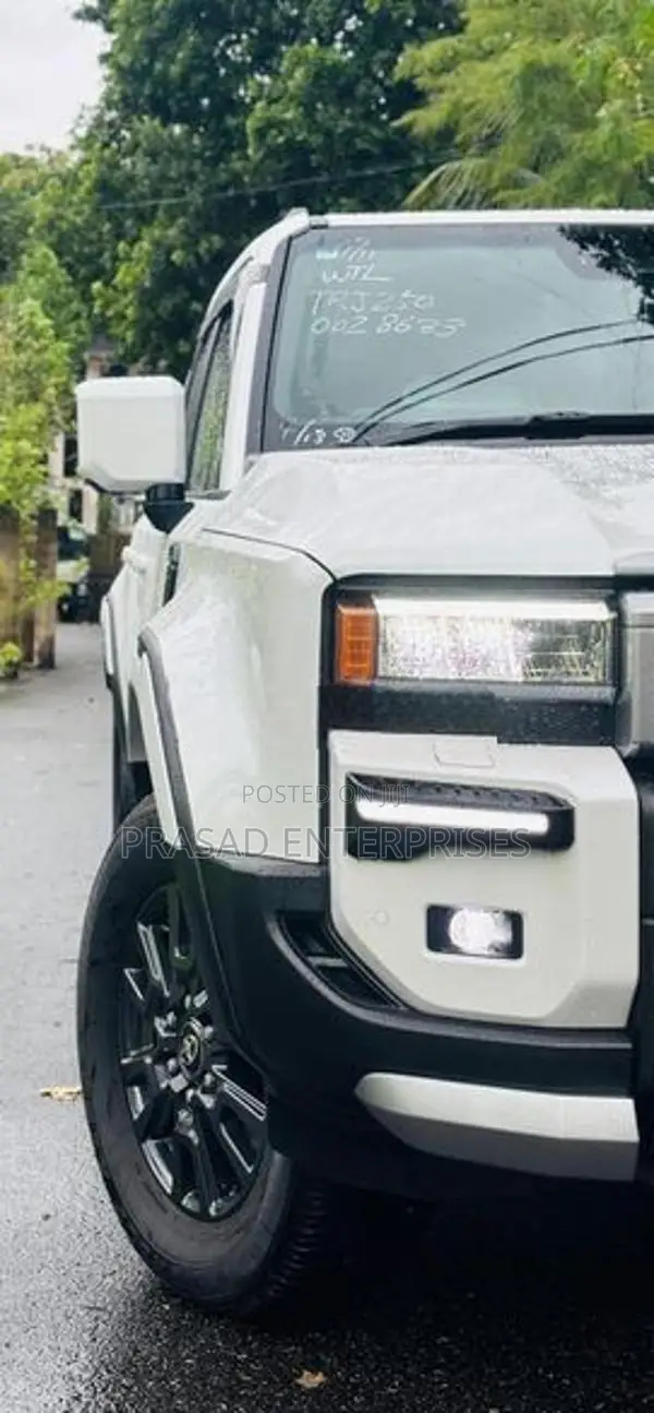 Toyota Land Cruiser VX 2025