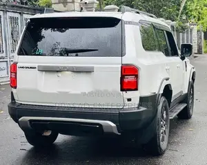 Toyota Land Cruiser VX 2025