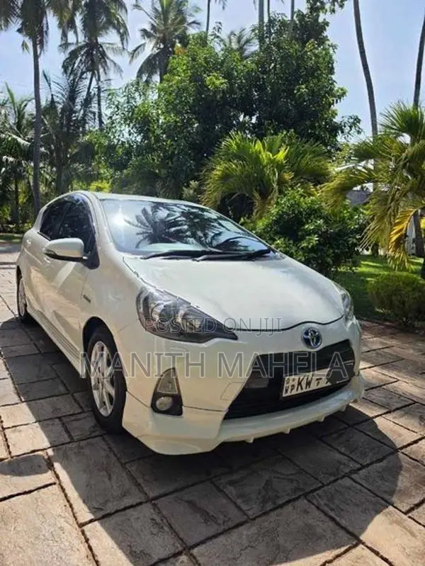 Toyota Aqua G Limited 2013