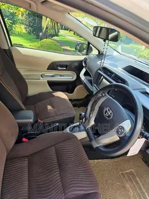 Toyota Aqua G Limited 2013