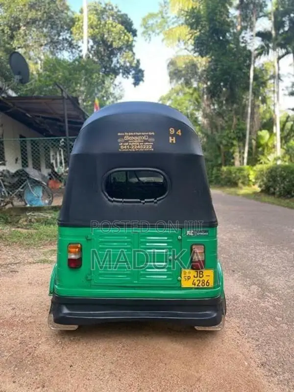 Bajaj RE 2 strok 2004
