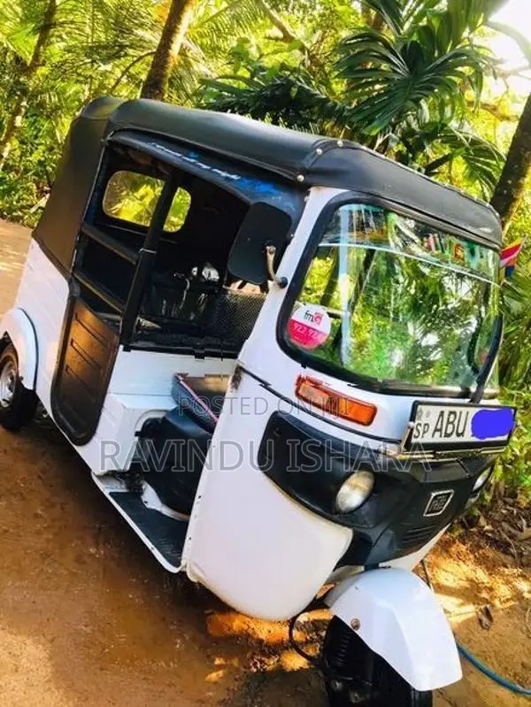 Bajaj RE 2019