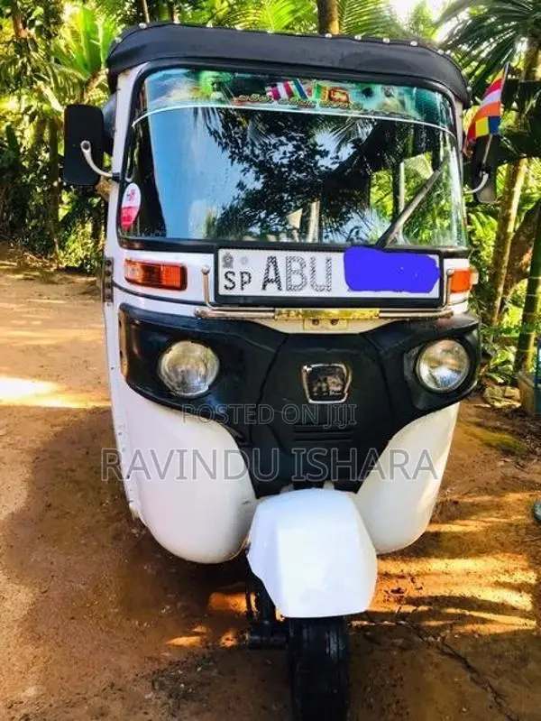 Bajaj RE 2019