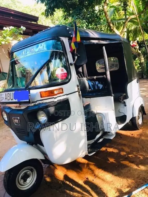 Bajaj RE 2019