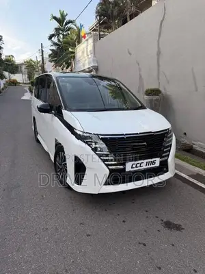 Nissan Serena Highway Star V 2025