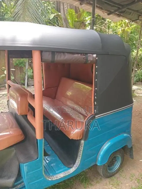 Bajaj RE 2002