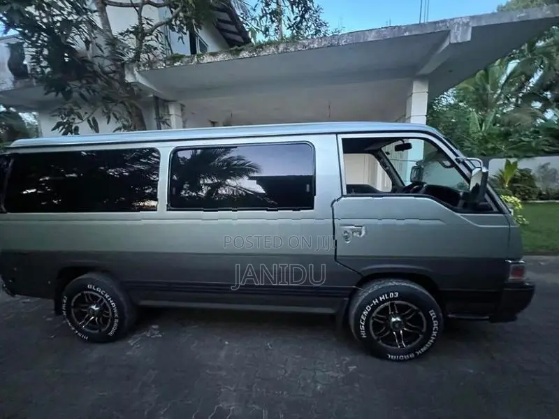 Nissan Caravan 1999