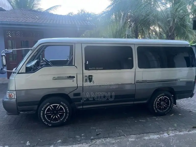 Nissan Caravan 1999