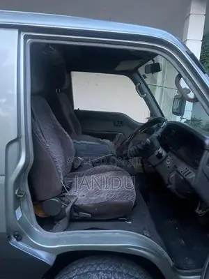 Nissan Caravan 1999