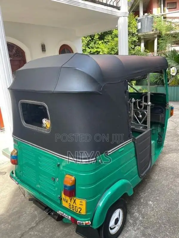 Bajaj RE 205 2012