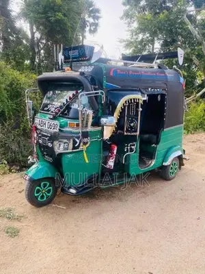 Bajaj RE 2017