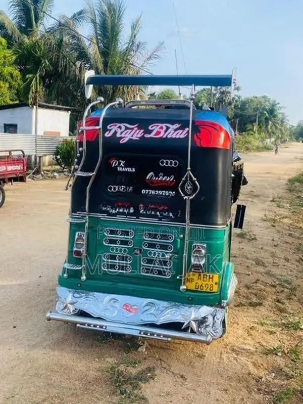 Bajaj RE 2017