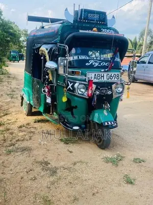 Bajaj RE 2017