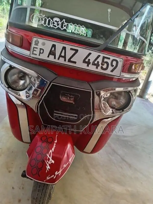 Bajaj RE 2015