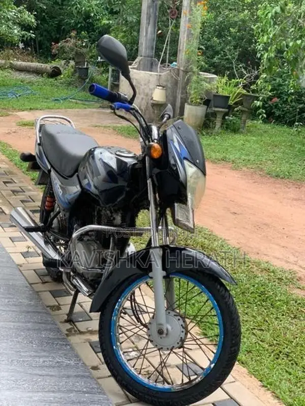 Bajaj CT100 2016