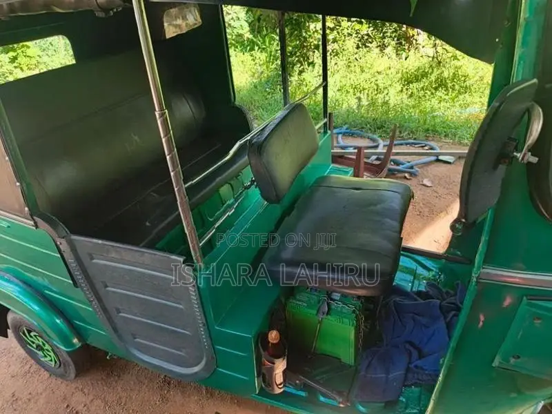 Bajaj RE 2012