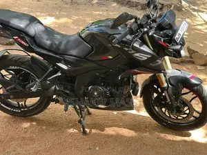 Bajaj Pulsar N160 premium 2025