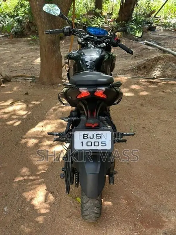 Bajaj Pulsar N160 premium 2025