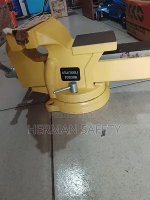 UYUSTOOLS Heavy Duty 6 Inch Swivel Bench Vise TOB306