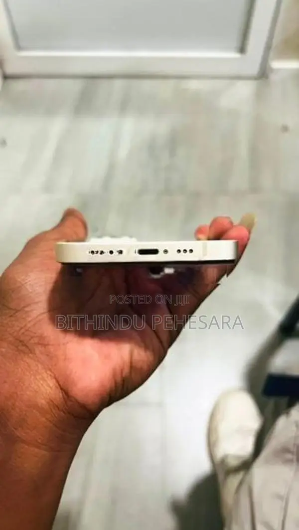 Apple iPhone 13 (Used)