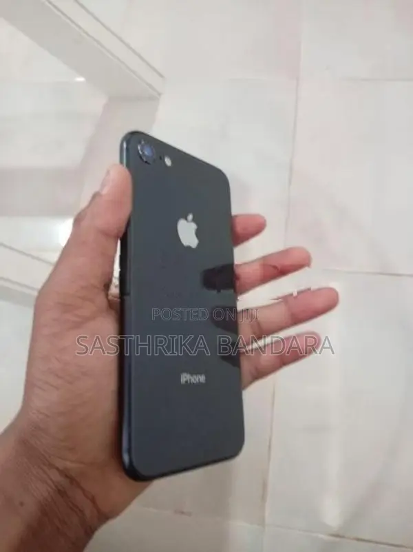 Apple iPhone 8 (Used)