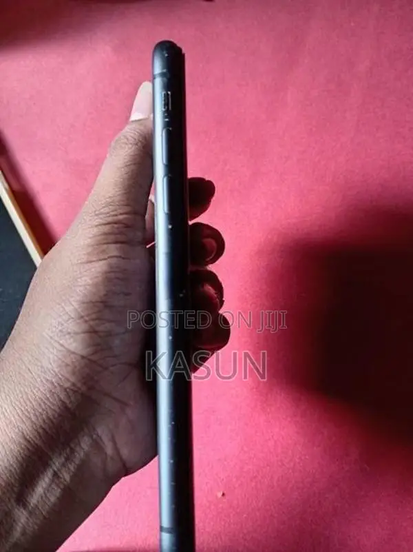 Apple iPhone 11 (Used)