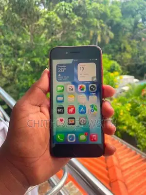 Apple iPhone SE 2 (Used)