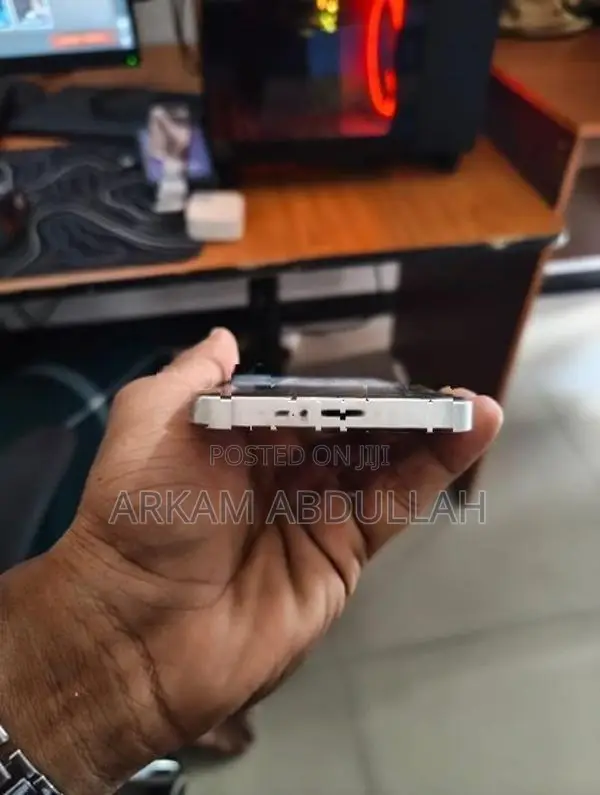 Apple iPhone 13 (Used)