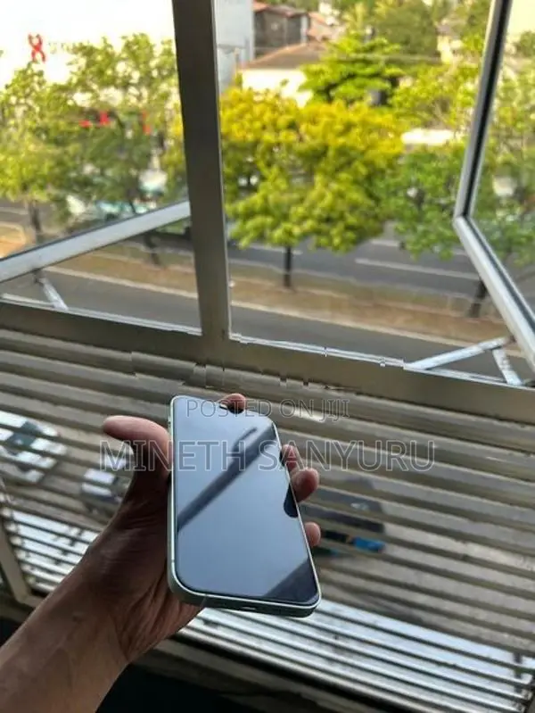 Apple iPhone 12 (Used)