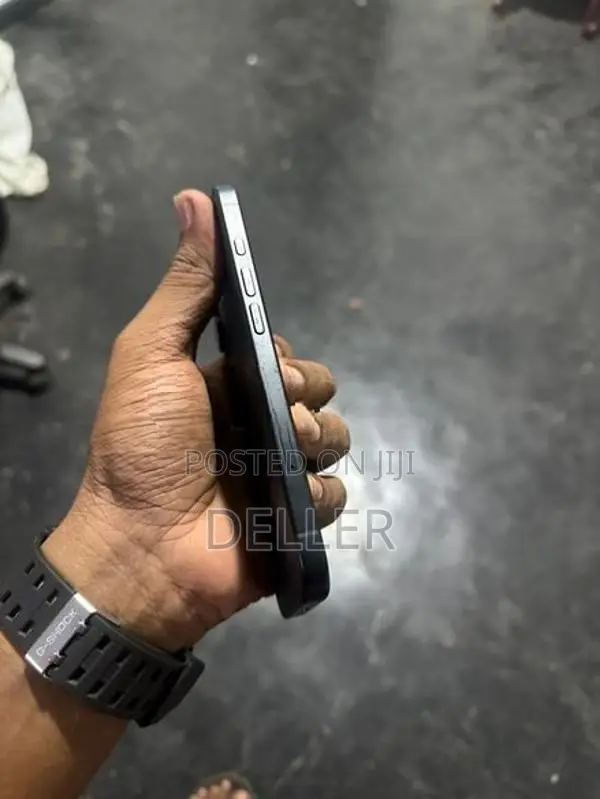 Apple iPhone 16 128GB (Used)