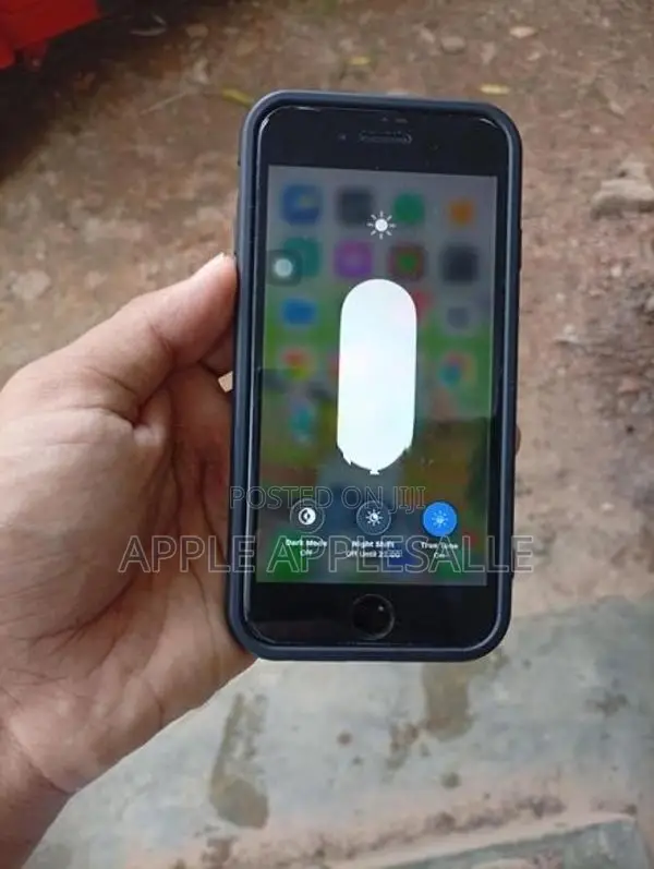 Apple iPhone SE 2 (Used)